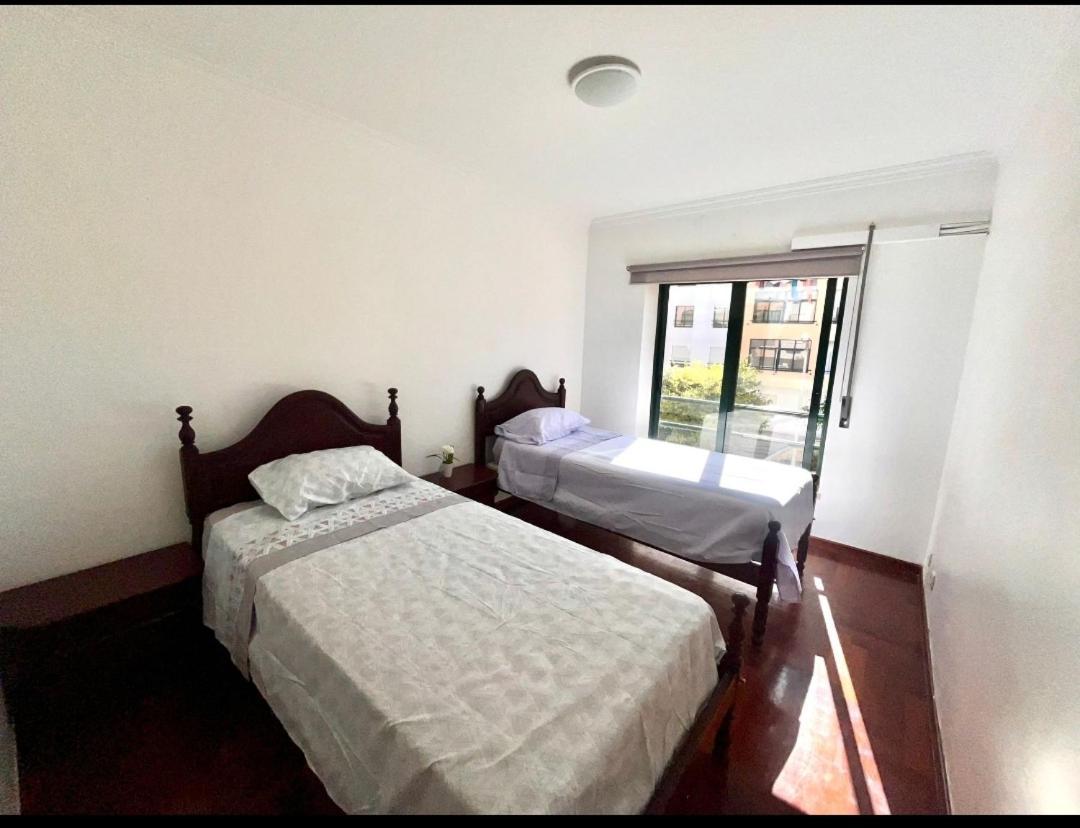 Quarto Boa Localizacao Com Cozinha E Casa De Banho Apartment คาปาริกา ภายนอก รูปภาพ