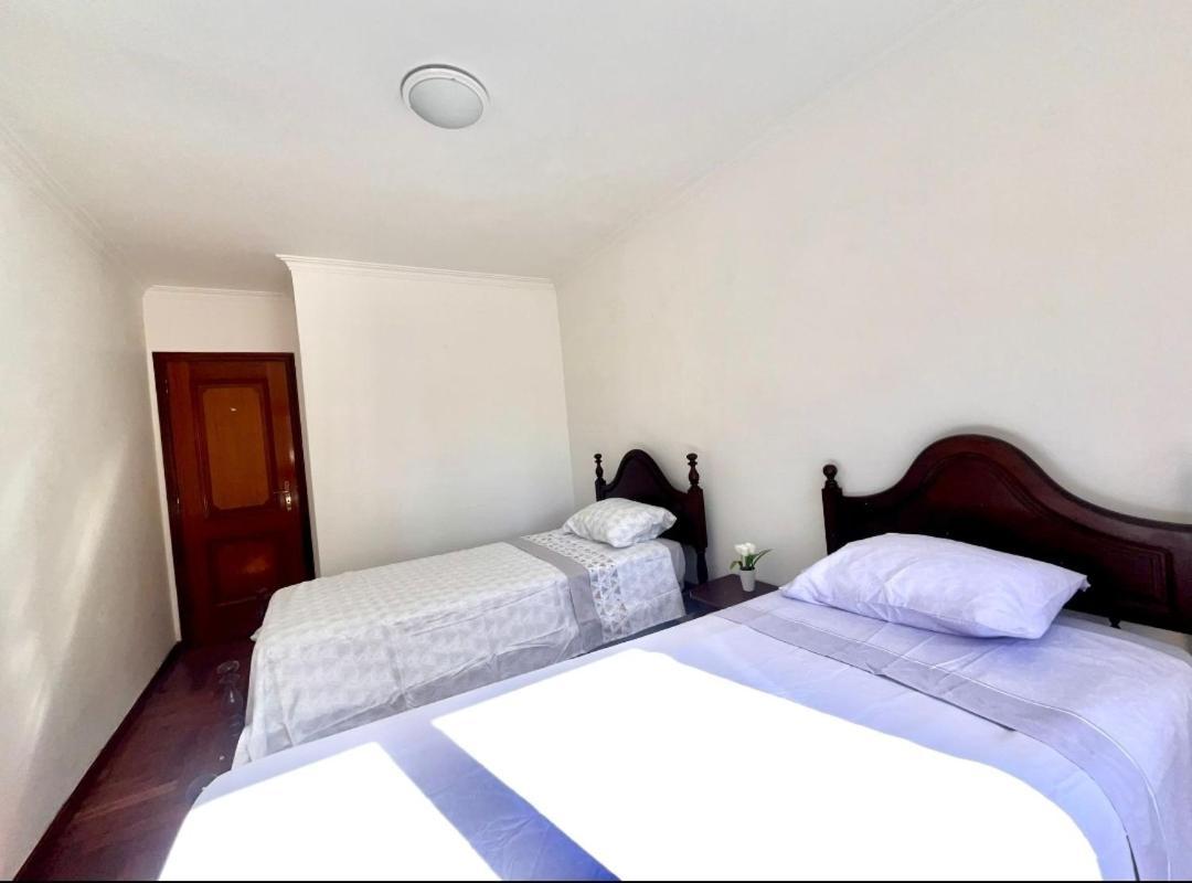 Quarto Boa Localizacao Com Cozinha E Casa De Banho Apartment คาปาริกา ภายนอก รูปภาพ
