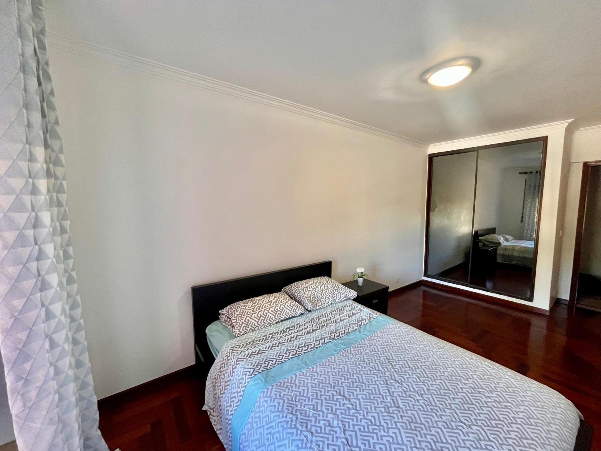 Quarto Boa Localizacao Com Cozinha E Casa De Banho Apartment คาปาริกา ภายนอก รูปภาพ