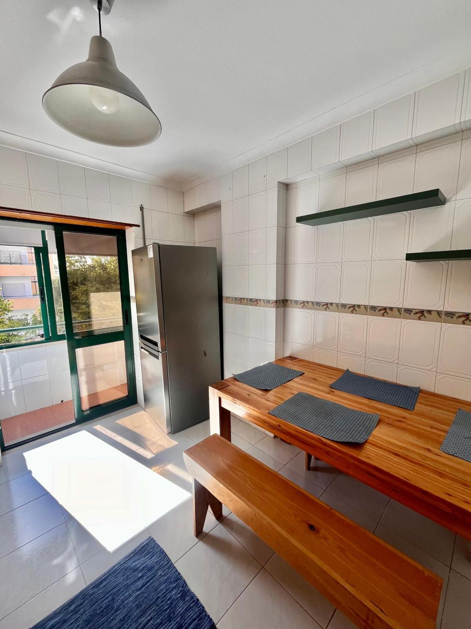 Quarto Boa Localizacao Com Cozinha E Casa De Banho Apartment คาปาริกา ภายนอก รูปภาพ