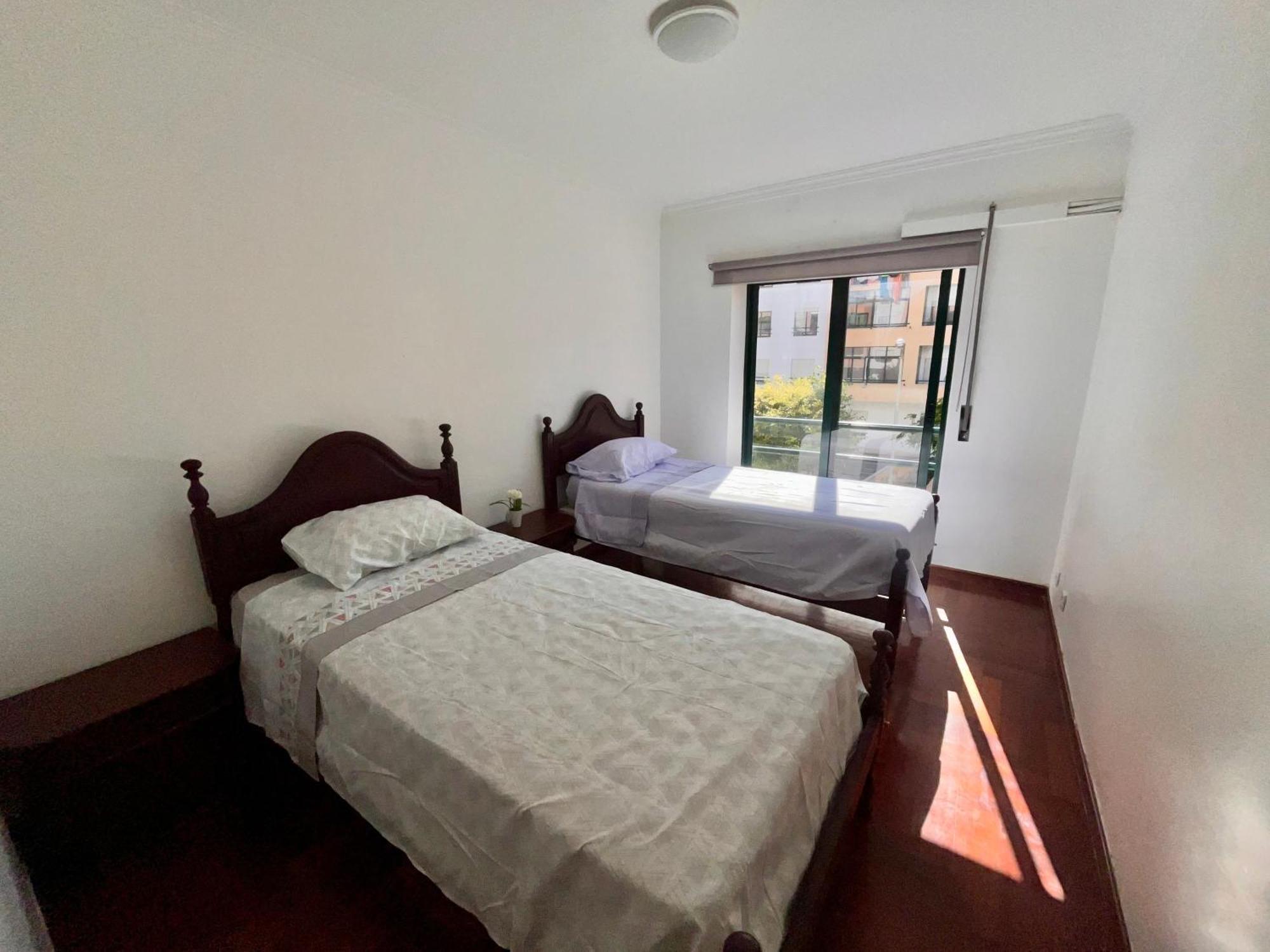 Quarto Boa Localizacao Com Cozinha E Casa De Banho Apartment คาปาริกา ภายนอก รูปภาพ