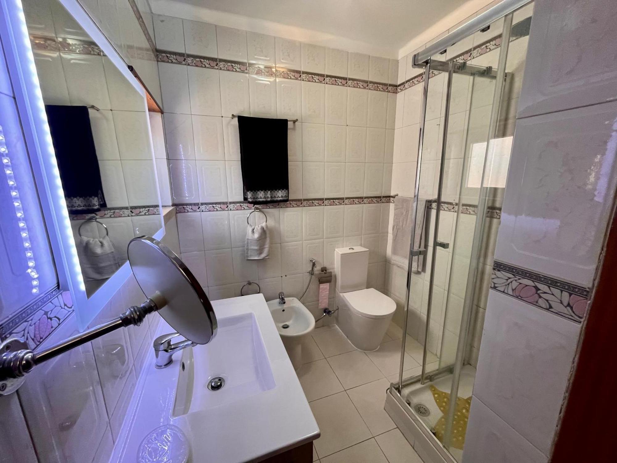 Quarto Boa Localizacao Com Cozinha E Casa De Banho Apartment คาปาริกา ภายนอก รูปภาพ