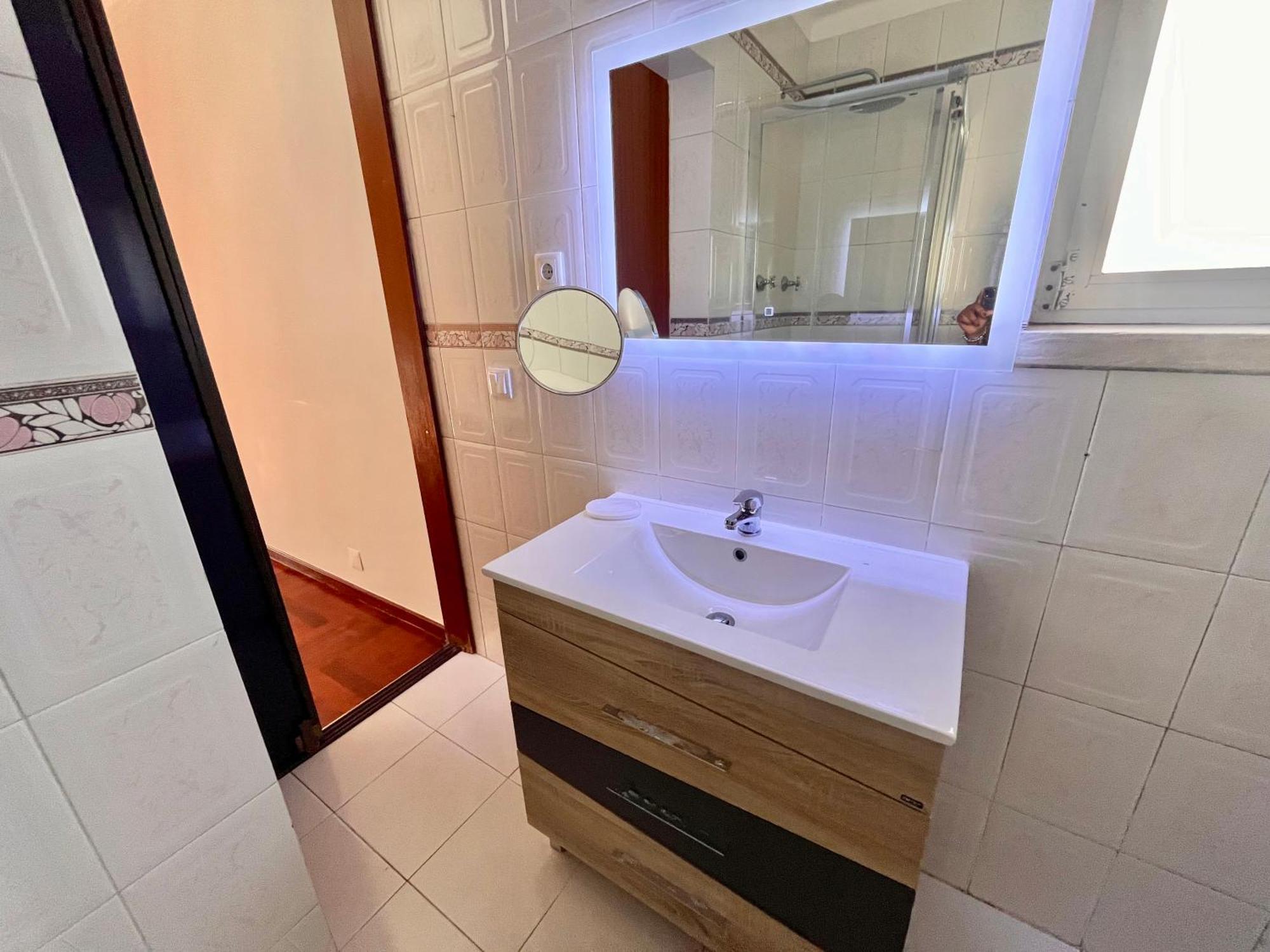 Quarto Boa Localizacao Com Cozinha E Casa De Banho Apartment คาปาริกา ภายนอก รูปภาพ